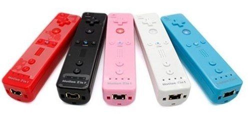 Wii Remote Com Motion Plus Embutido + Nunchuck + Capa + Alça